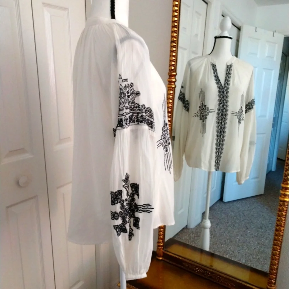 Maeve V-Neck White w/Blk Embroidery Tunic Top Med. - Picture 4 of 10